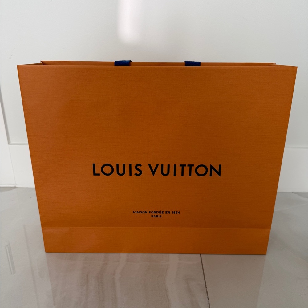 Louis Vuitton New “Button” Close Box w Tissue Ribbon Receipt Holder Shopping Bag - Picture 4 of 16